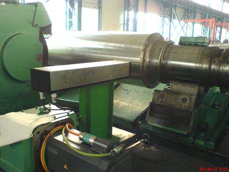 ET-960探头平装在磨床拖架上